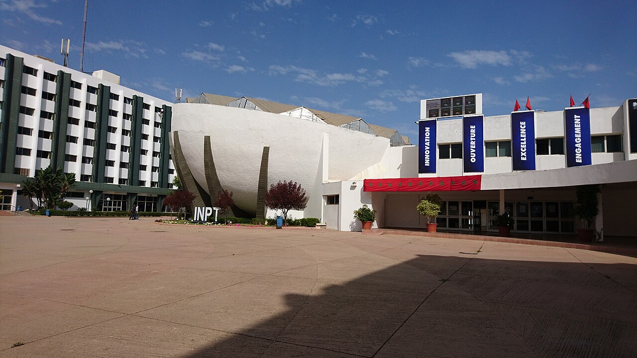 Le parvis de l’Institut national des postes et télécommunications (INPT) à Rabat
